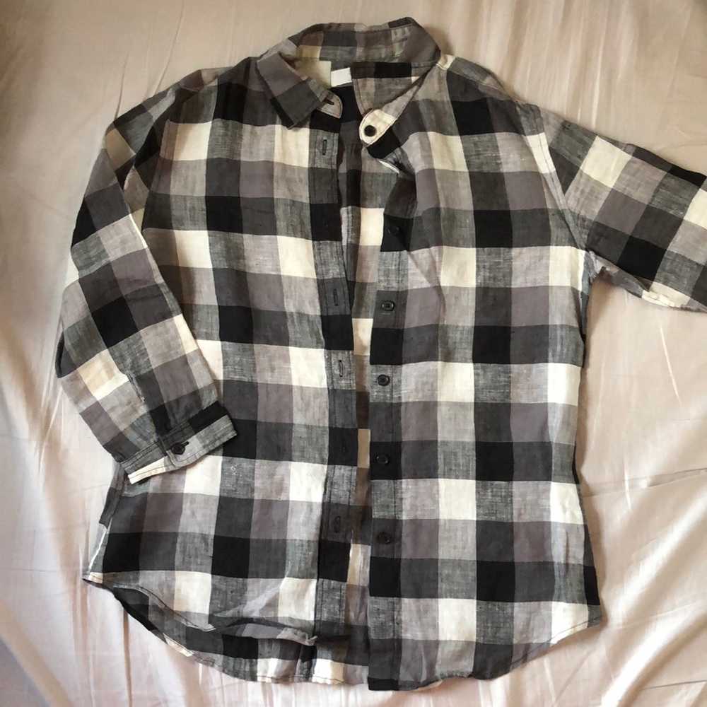 Uniqlo B&W/Checkered Button Down (S)